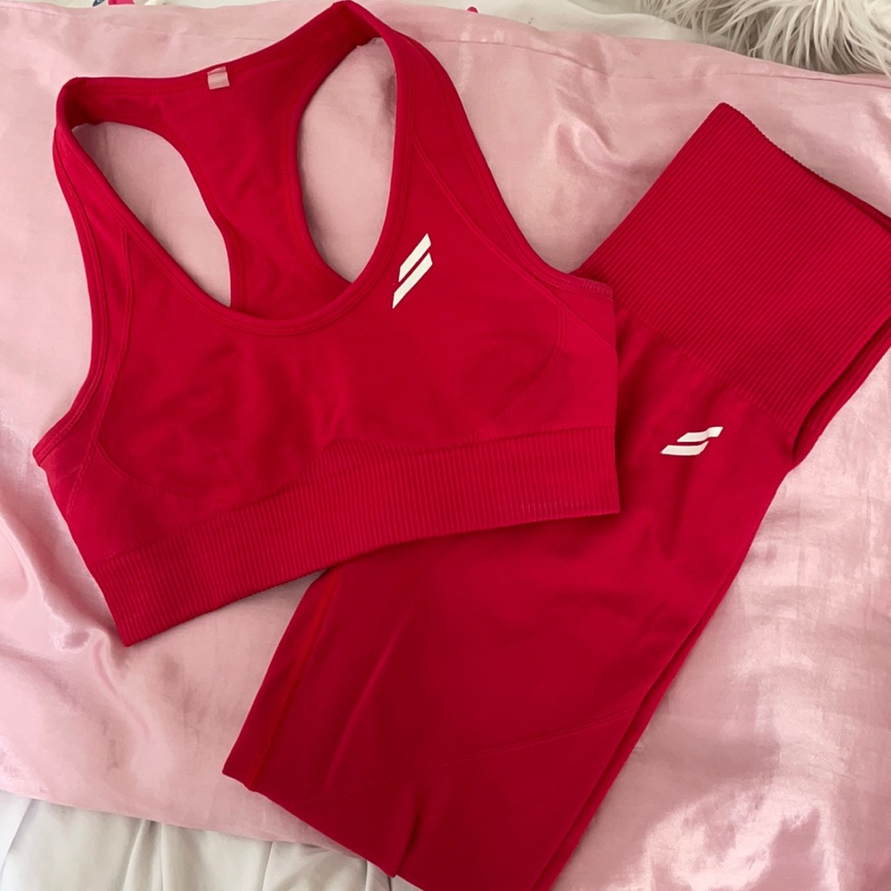 DOYOUEVEN Hyperflex seamless crop & leggings